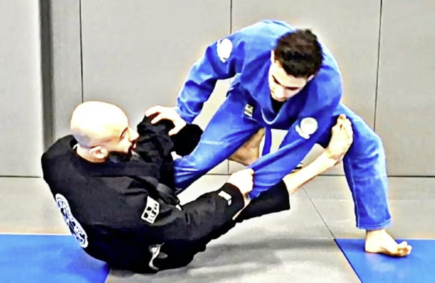 10 Powerful Moves in De La Riva BJJ