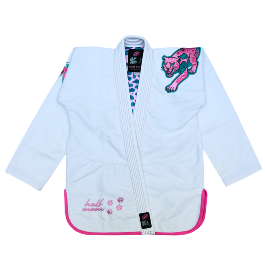 Queen Of Mats Women’s BJJ Gi 550GSM – IBJJF Approved | Half Moon Paris